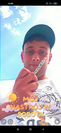 Screenshot_2021-10-27-19-48-44-384_com.snapchat.android.jpg