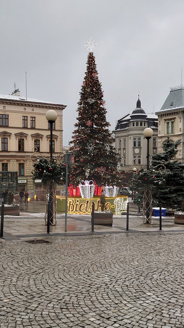 KleczePrzedNim23