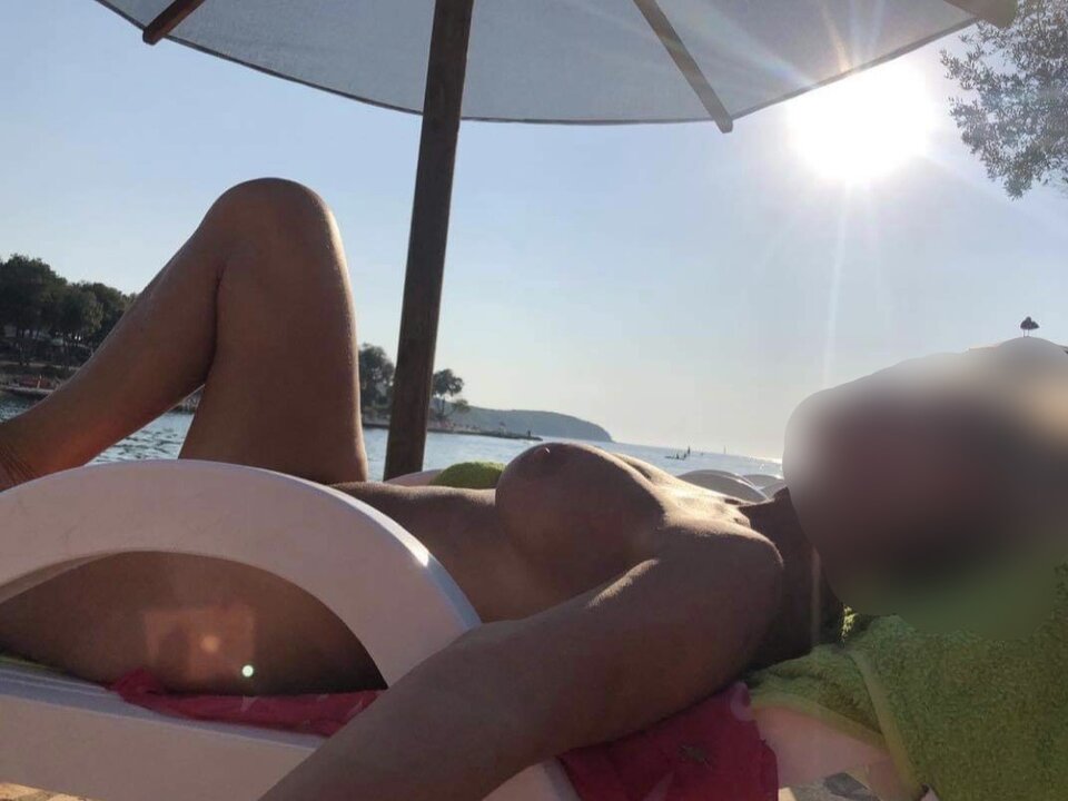 8F5DF35D-25A7-4D82-85C6-F20AF9E82075.jpeg - SwingersBeautyWawa