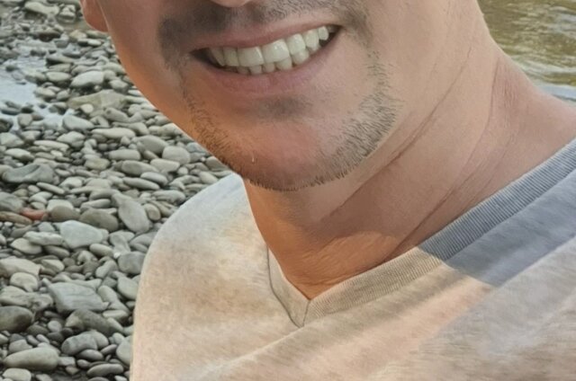 ciekawy_facett