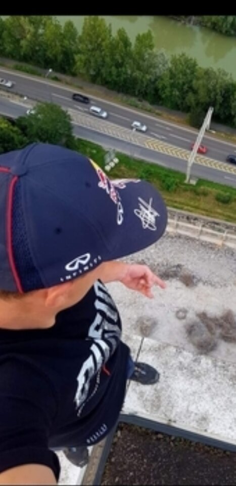 Screenshot_20220823-195955_Gallery.jpg - Rooftopping