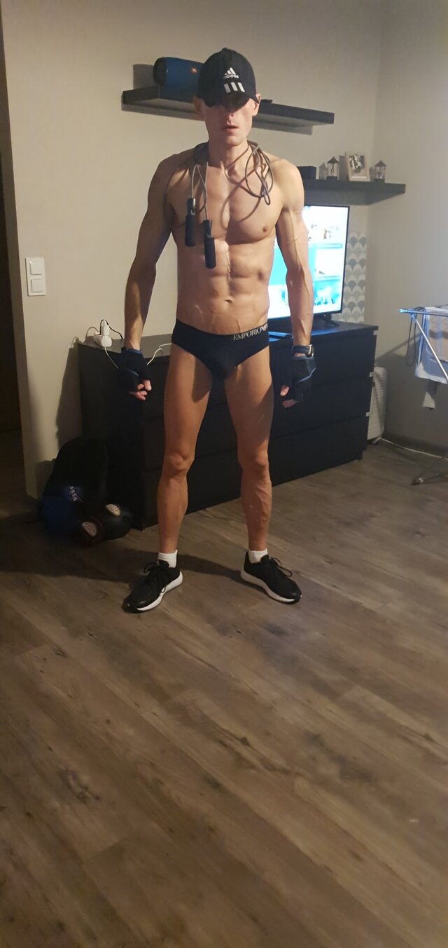 AWRUK002