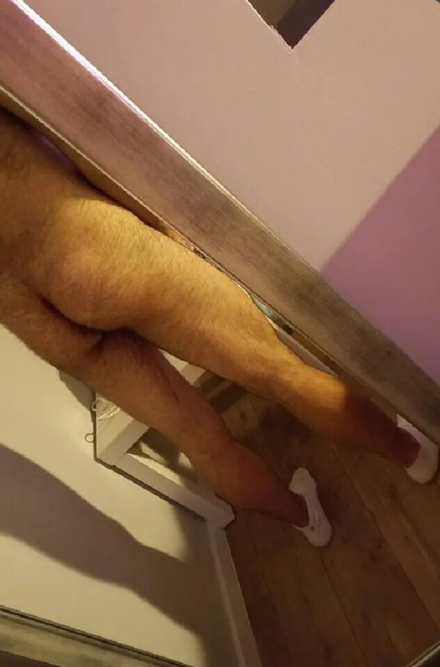Screenshot_20220220-123531_Grindr.jpg - Bearbeard1996