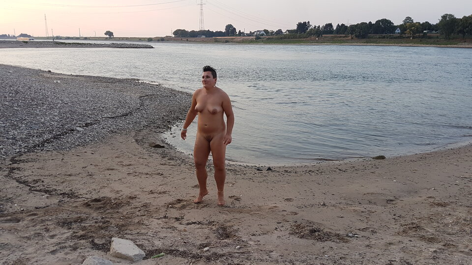 20160826_194742_014.jpg - nakedgirl