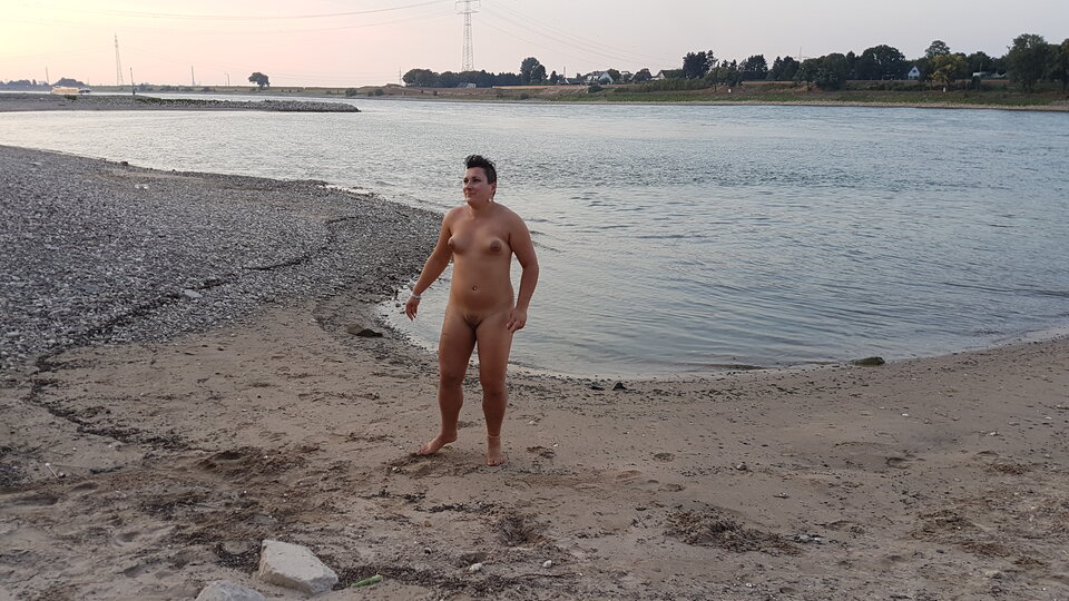 20160826_194742_016.jpg - nakedgirl