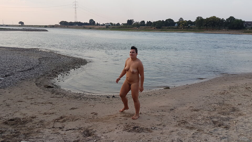 20160826_194742_062.jpg - nakedgirl