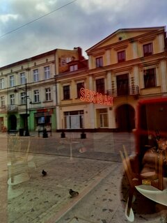 Neonów.
