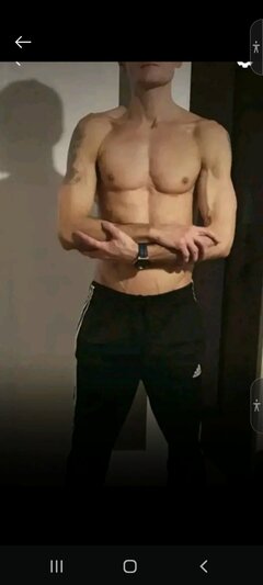 Screenshot_20230531_234531_Grindr.jpg