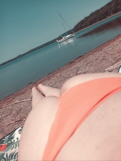 Taka ciekawa łódeczka na wodzie 🌞🍑