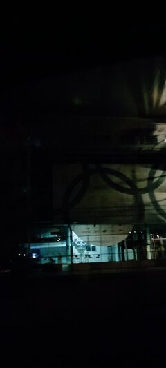 Centrum Olimpijskie waw nocą