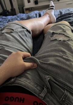 😈