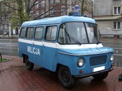 1024px-POL_NYSA_milicja.jpg