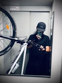 samojebka_w_windzie