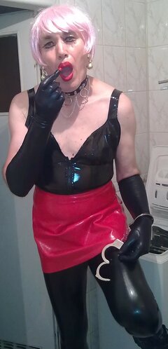 Suka szminkuje Oralną Cipę dla kutasa i jego Spermy💋