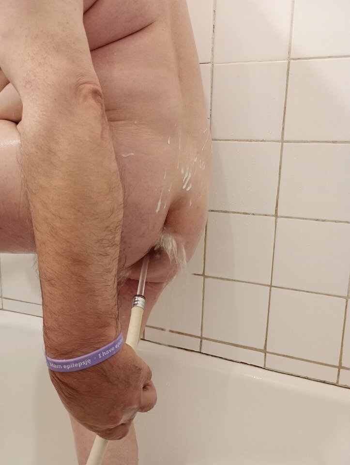 SissyBoy cwelik płucze dupkę cipkę po goleniu 16.09.2023 g.12.40.jpg - Wawa48