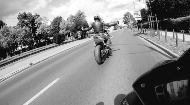 RealnYSingieL1990