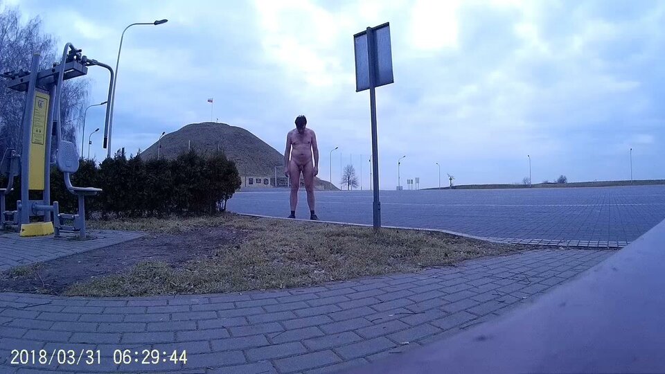 Przy kopcu.MOV_snapshot_00.16_[2018.03.31_10.08.21].jpg - Krzysztof_cfnm