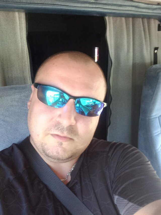 Twardy3983111