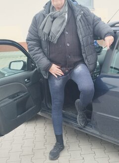 Wysiadając z auta nie zapomnij poprawić stringów.... 👙