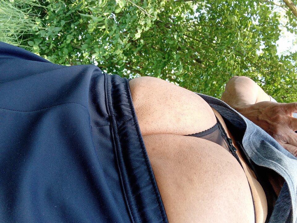 1000032468.jpg - lickemydick