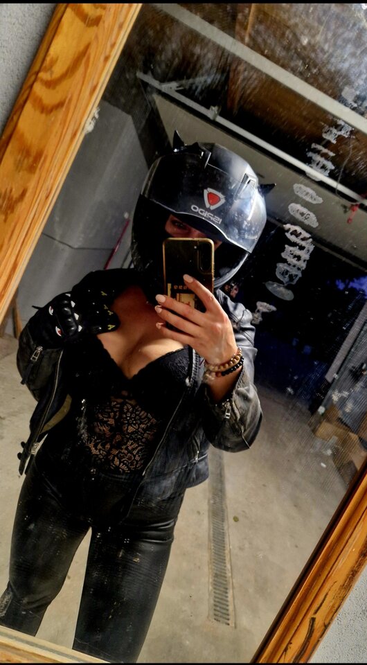 Nie ma z kim pobrykać wieczorem 🤔😈 - Tonight_is_TheNight