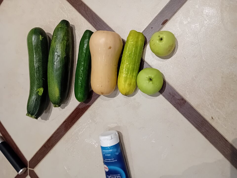 1000040879.jpg - lickemydick