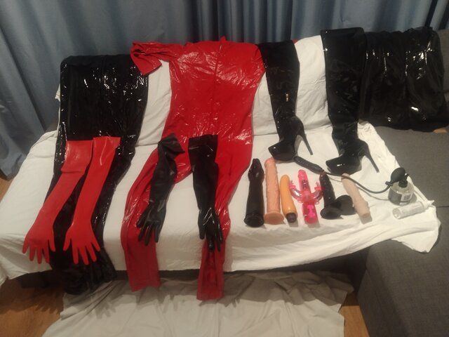 Latexbitch2202