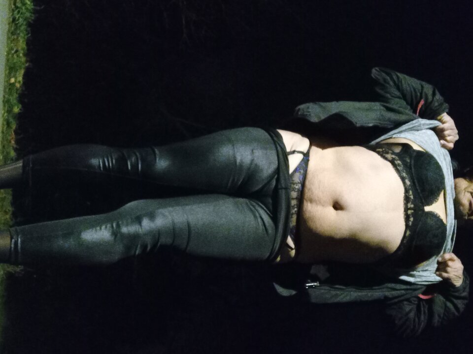 1000057000.jpg - lickemydick