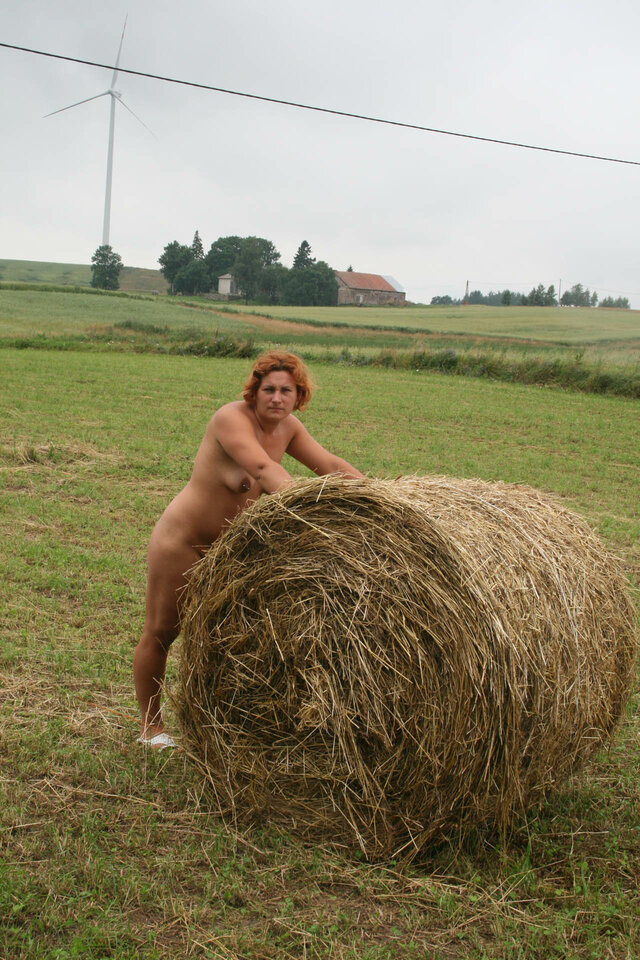 IMG_0156.jpg - nakedgirl