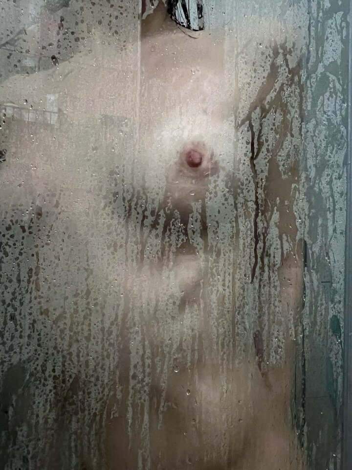  Relaksujący prysznic po ciężkim dniu.jpg - DoubleThril
