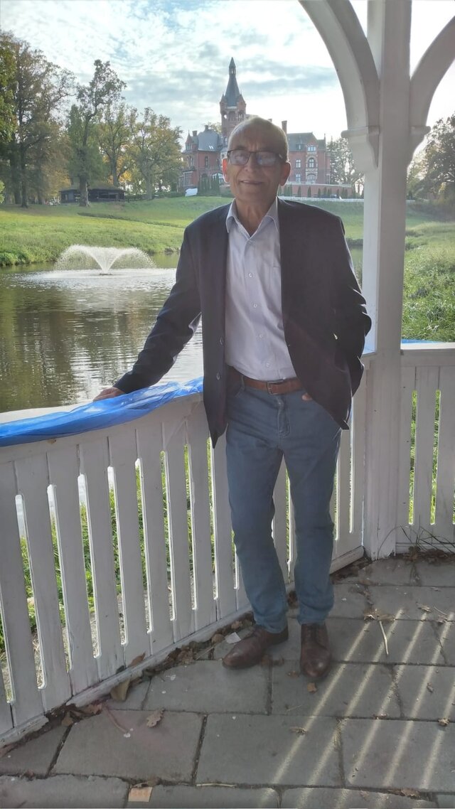 Miecio64