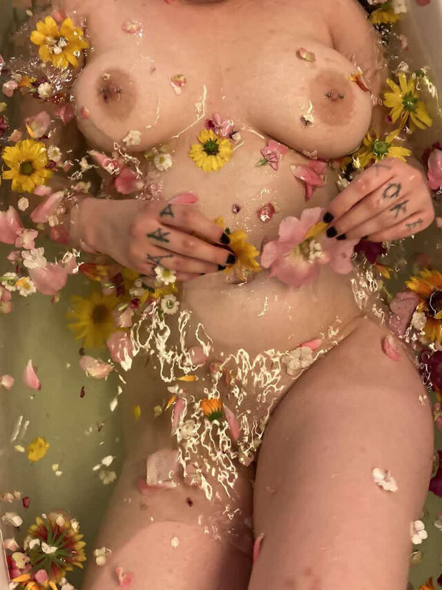 naughtykicia