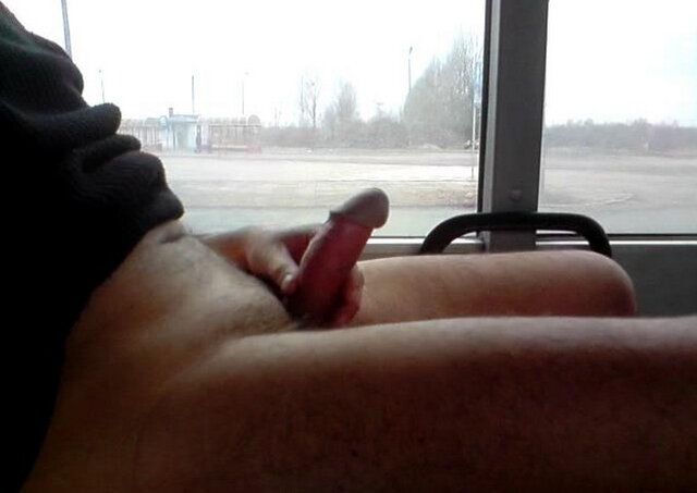w autobusie 2 (2).AVI_snapshot_00.18_[2017.02.08_2 - Krzysztof_cfnm