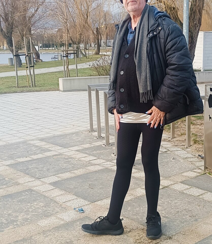 Na spacerze w miejskim parku nad jeziorem.... 👄💅👙 - Gregorja