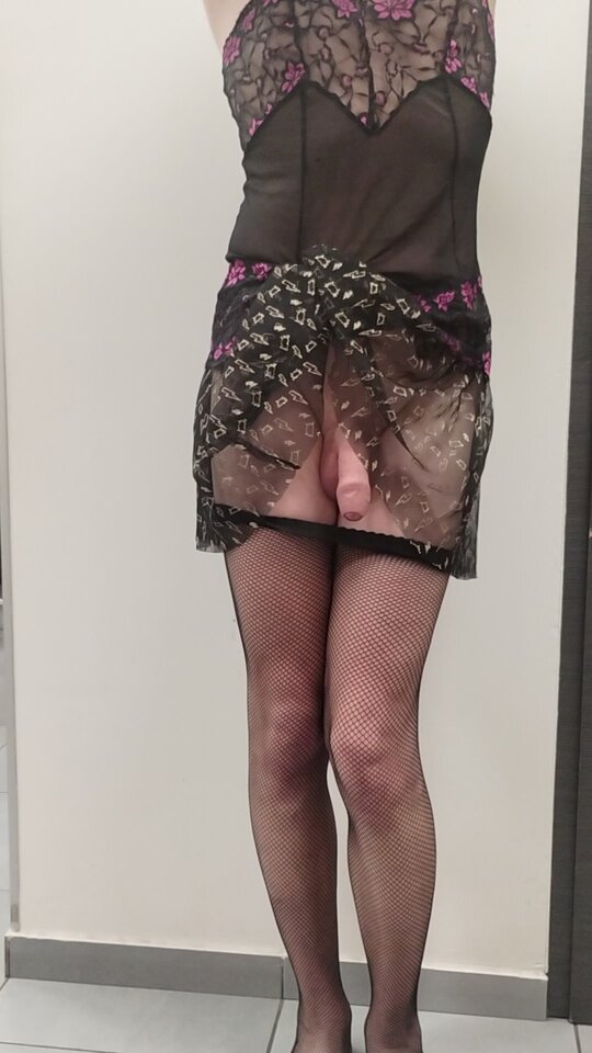 Fishnet and skirt 3.jpg - aberrac
