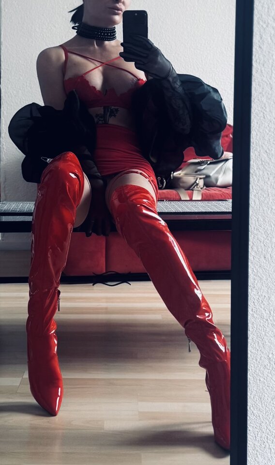 RED VALENTINO - LaCrimadiSangue