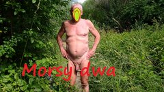 Buszując w trawie.