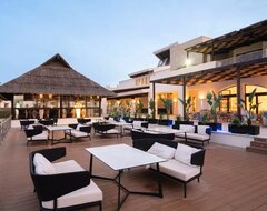 TROIKA SWINGERS LUXURY RESORTS SPAIN