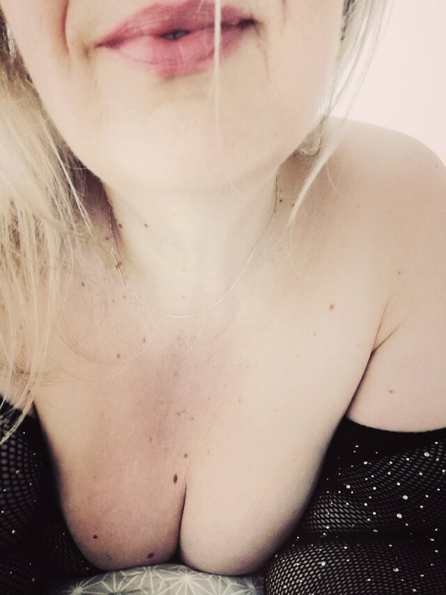angelina75