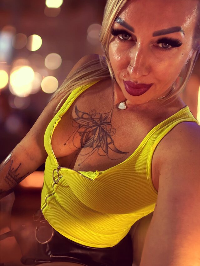 Emiliya_RedGirl