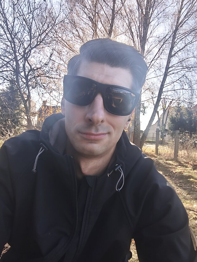 Wysoki_brunet89_