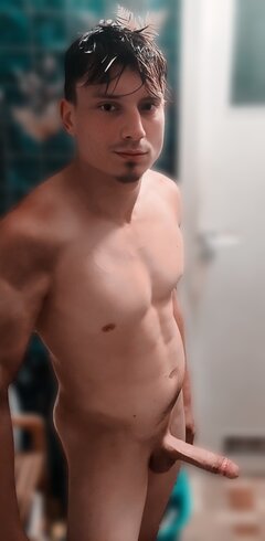 Picsart_25-12-18_12-04-02-298.jpg