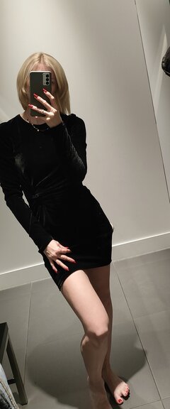 Black dress 