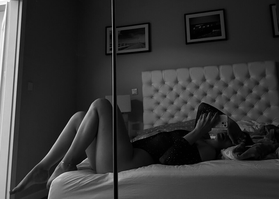 023 - WifeOnSwing