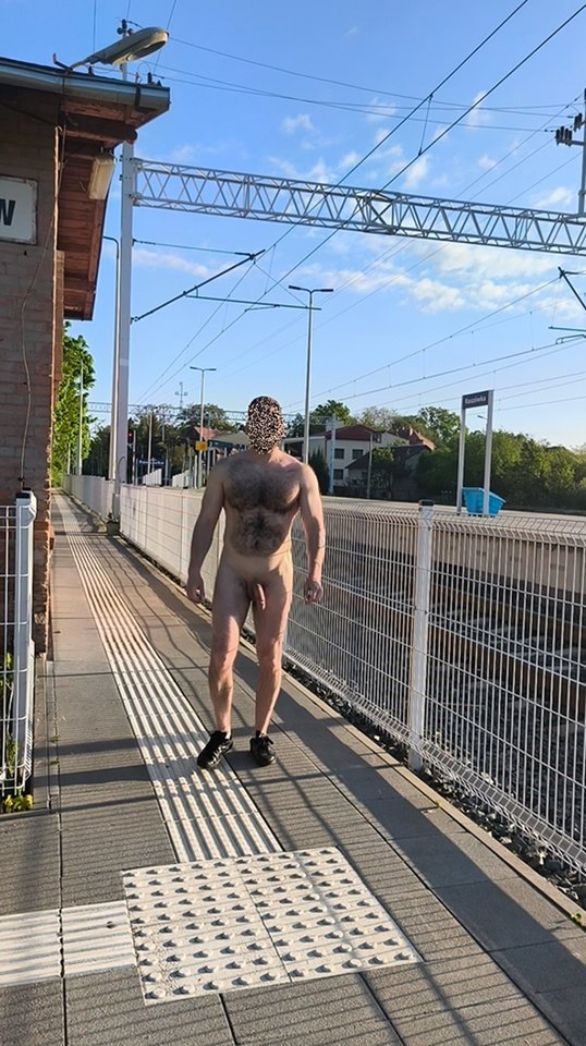 peron_b.jpg - PublicPlaces