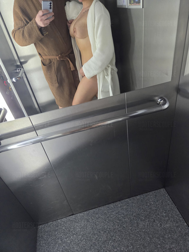 Hooterscouple