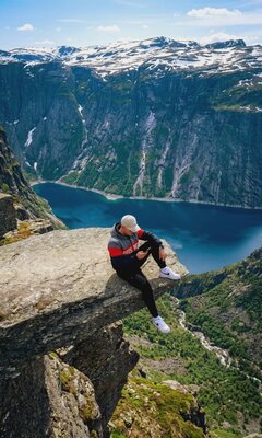 Trolltunga.jpg