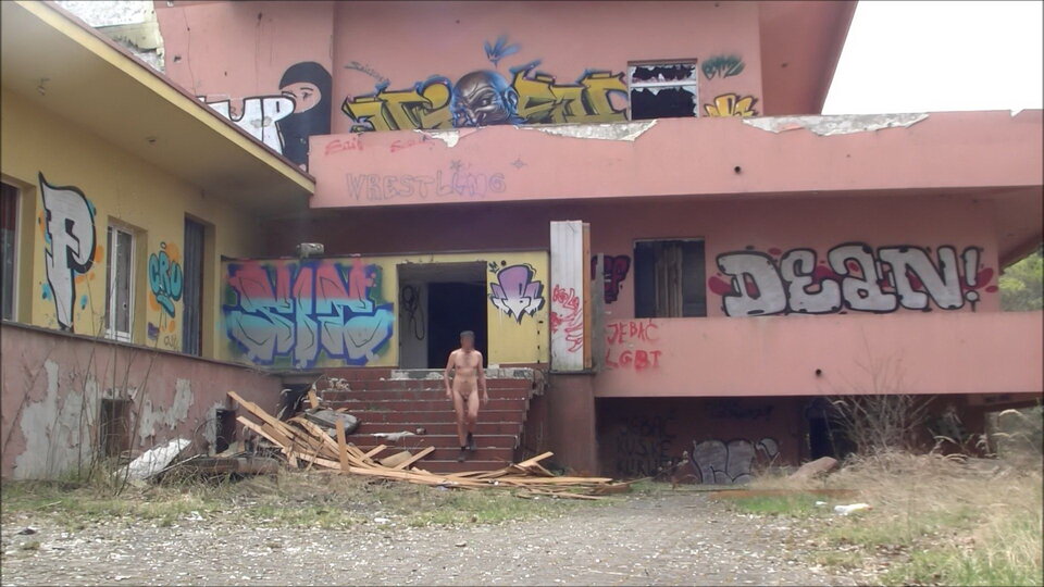 ROGOŹNIK - przy ruinach restauracji 20260412.mp4_snapshot_01.05 - Krzysztof_cfnm