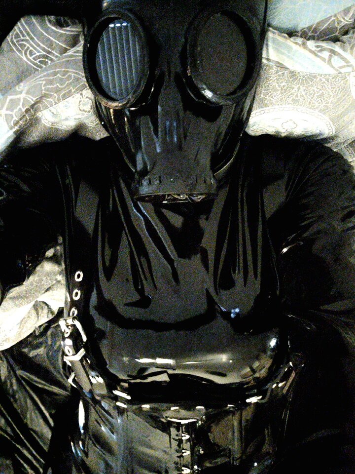 29931.jpg - LatexSlutCD