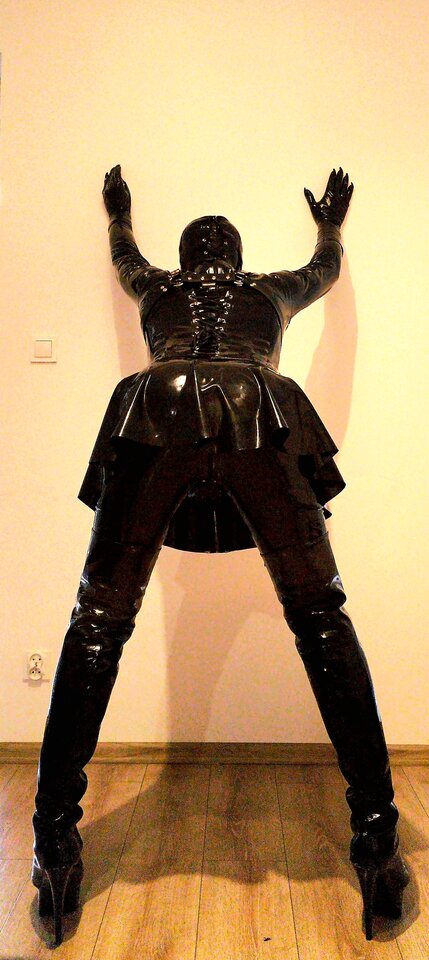 26072.jpg - LatexSlutCD